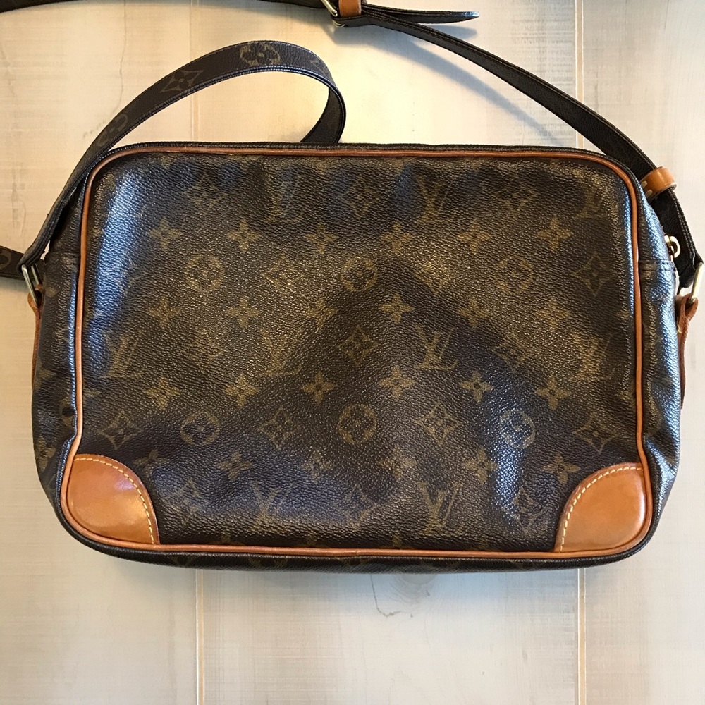 SOLD| Authentic Louis Vuitton Nile Crossbody Bag - Picture 3 of 7